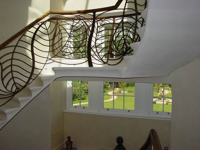 suspended-cantilevered-staircase-marble