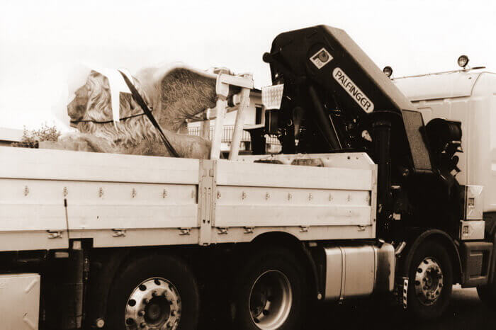 delivery-transport-lions-saint-mark-marble
