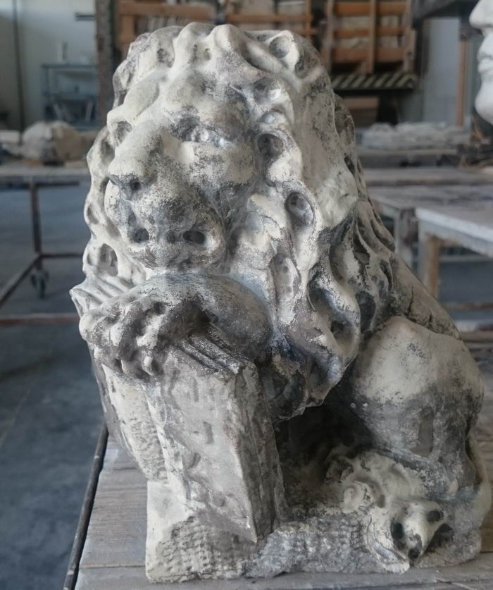 marble-lion-sculpture-ornament