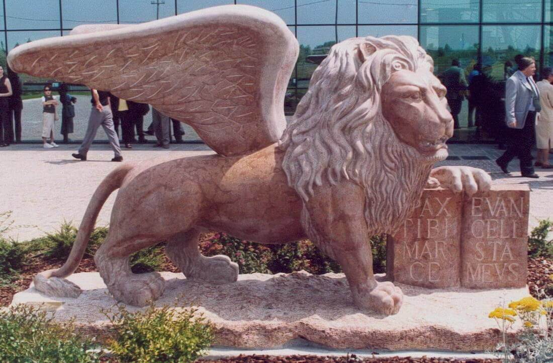statua-commemorativa-leone-san-marco-marmo