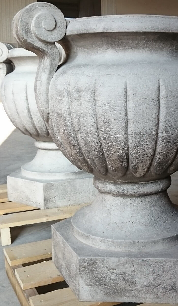 vaso scolpito a mano in pietra d'Istria