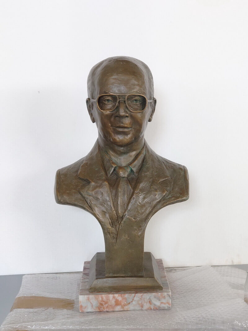 Commemorative bronze bust
