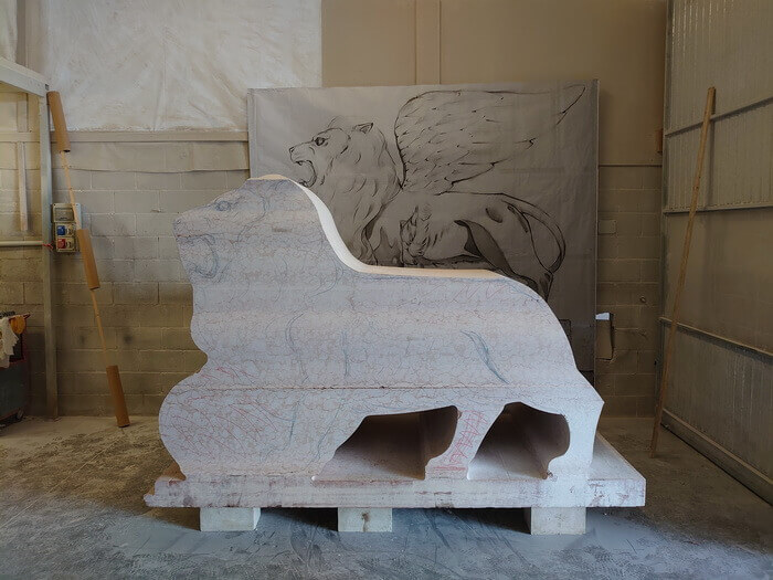 The shaped marble block with the 1:1 scale artistic drawing